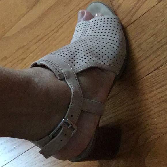 Franco Sarto suede like block heel size 8 M - Picture 5 of 5